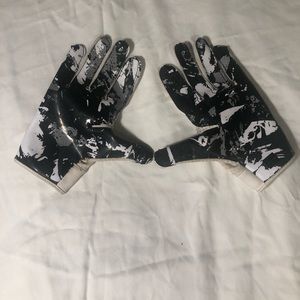 Youth medium football gloves
